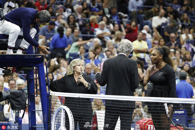 美网决赛小威与主裁争吵被罚分