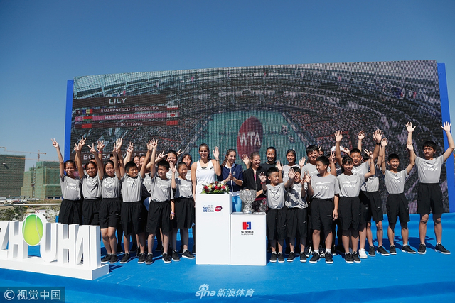 张帅和格尔格斯出席珠海赛抽签仪式