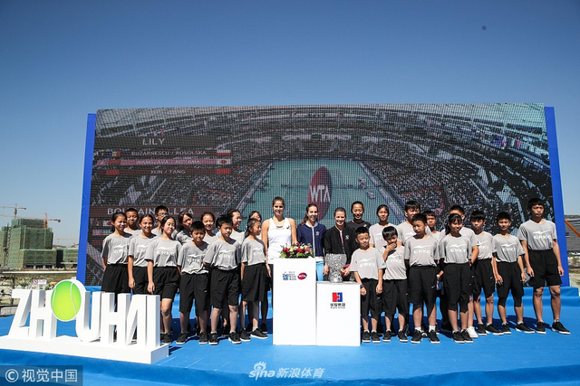 张帅和格尔格斯出席珠海赛抽签仪式