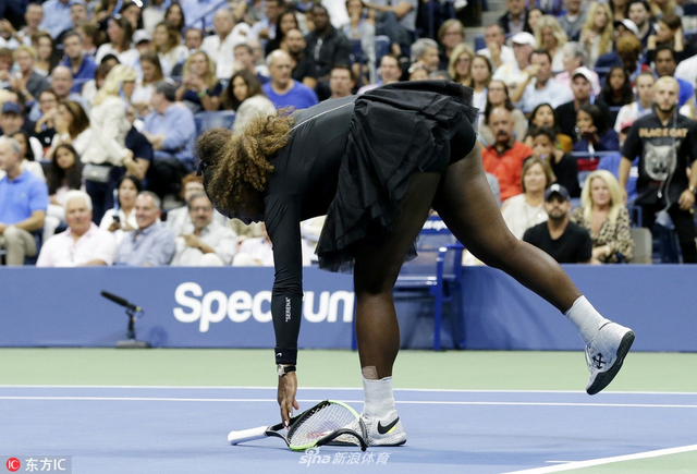 美网决赛小威与主裁争吵被罚分