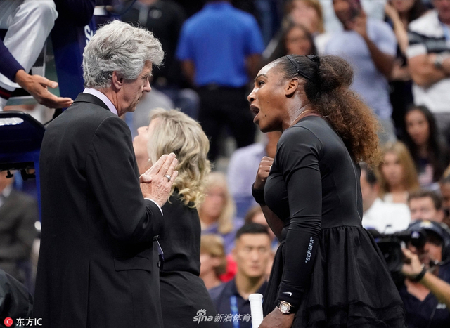 美网决赛小威与主裁争吵被罚分