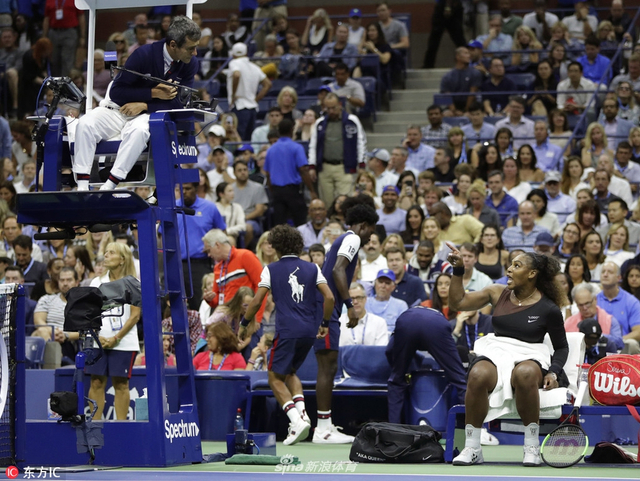 美网决赛小威与主裁争吵被罚分
