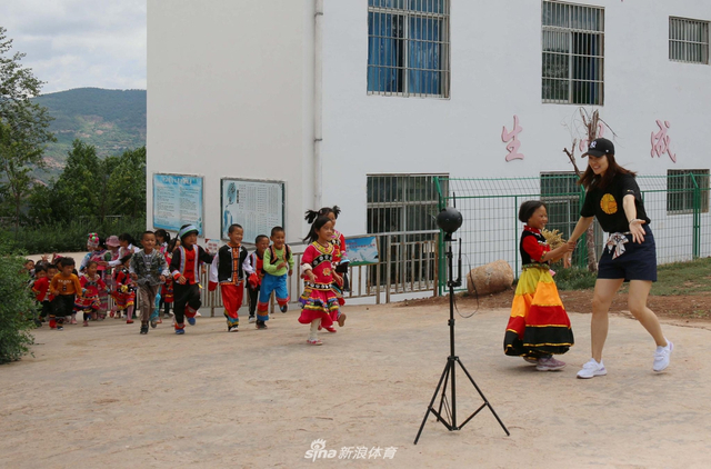 李娜为儿童乐益会拍摄VR公益宣传片