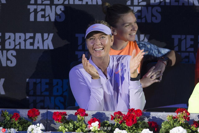 表演赛迪米莎娃亲密互动