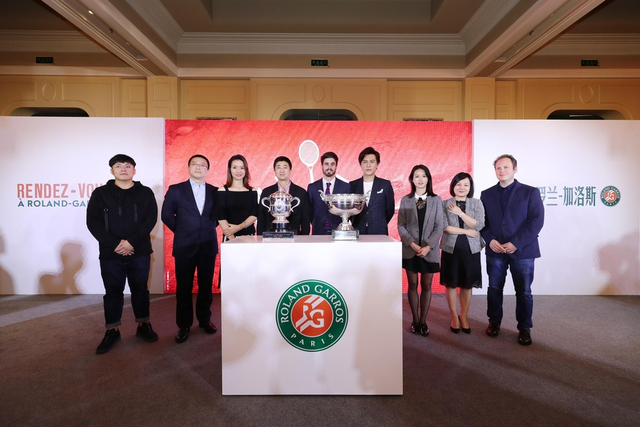 李娜靳东出席法网罗兰加洛斯之夜