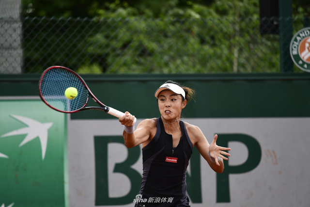 新浪直击法网王蔷晋级32强