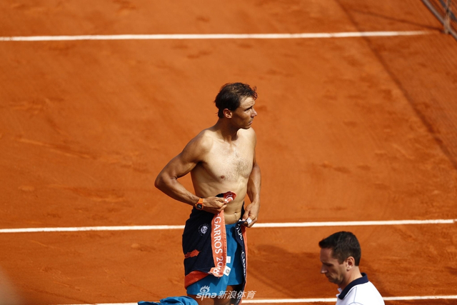 新浪直击法网纳达尔晋级16强