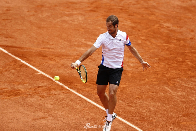 新浪直击法网纳达尔晋级16强