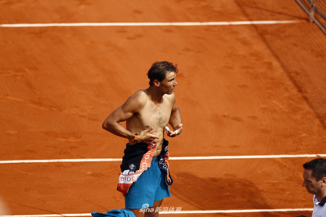 新浪直击法网纳达尔晋级16强