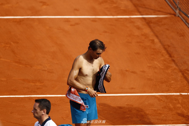 新浪直击法网纳达尔晋级16强