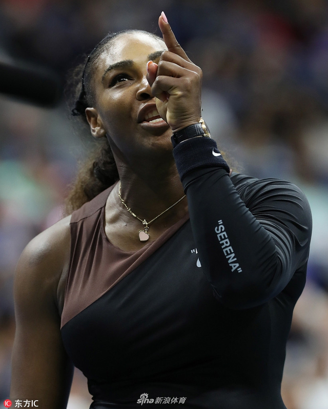 美网决赛小威与主裁争吵被罚分