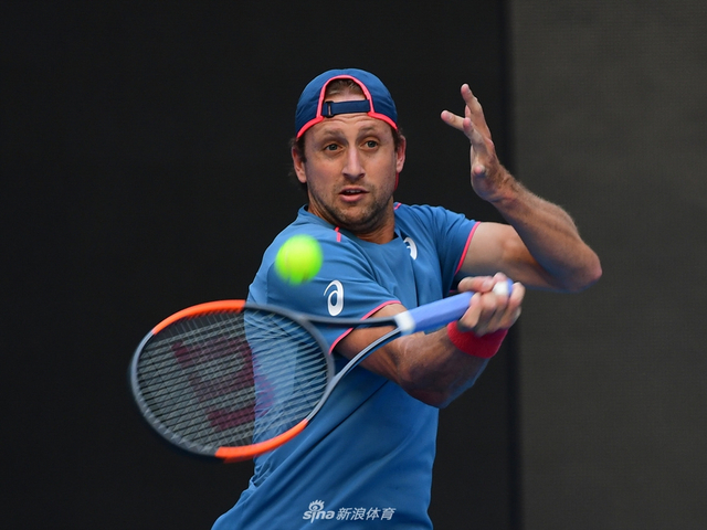 新浪直击中网迪米晋级次轮