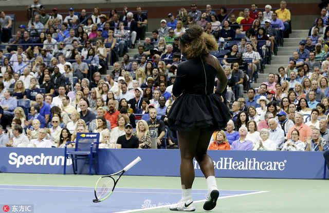 美网决赛小威与主裁争吵被罚分