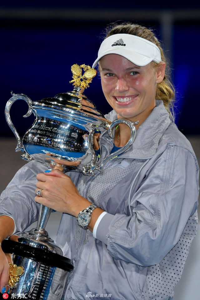 新浪直击澳网女单颁奖仪式
