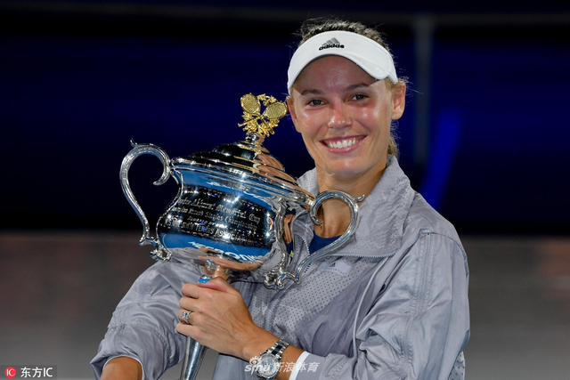 新浪直击澳网女单颁奖仪式