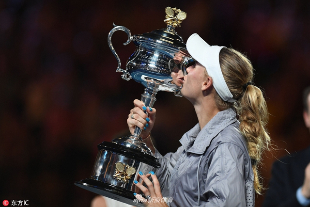 新浪直击澳网女单颁奖仪式