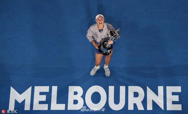 新浪直击澳网女单颁奖仪式