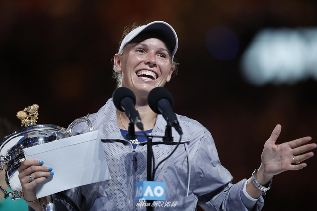 新浪直击澳网女单颁奖仪式