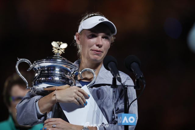 新浪直击澳网女单颁奖仪式