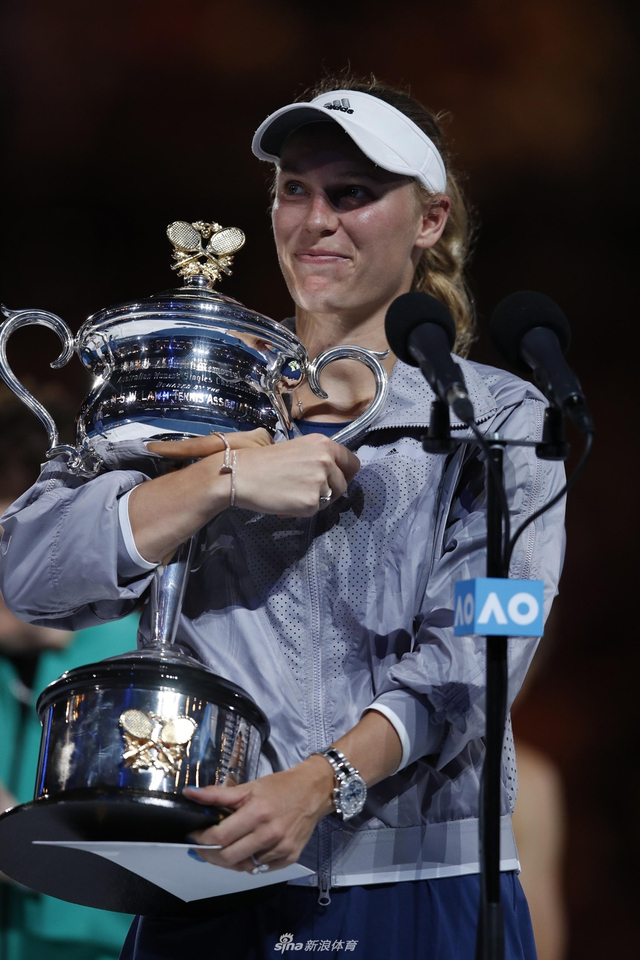 新浪直击澳网女单颁奖仪式