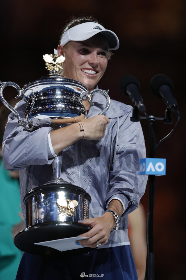 新浪直击澳网女单颁奖仪式