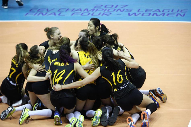 瓦基弗夺冠庆祝