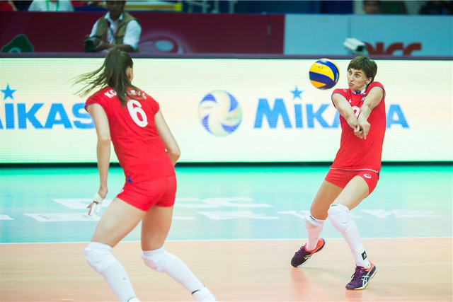 弗罗洛娃接一传