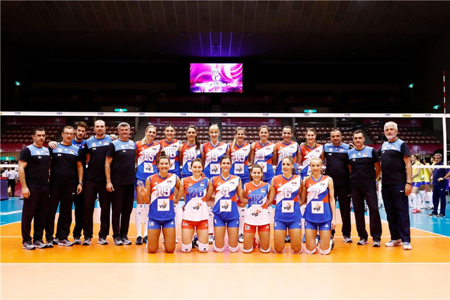 塞尔维亚女排合影