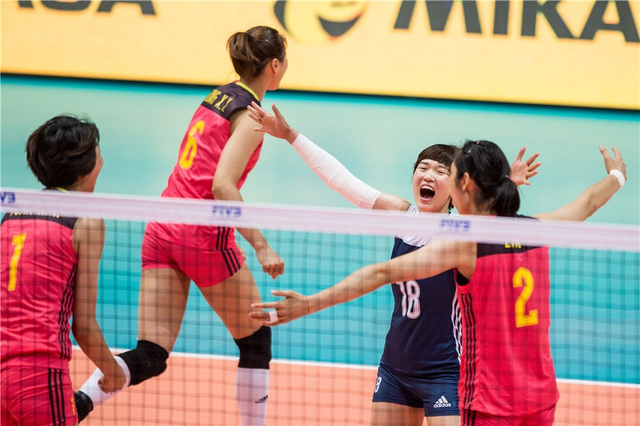 中国队庆祝得分