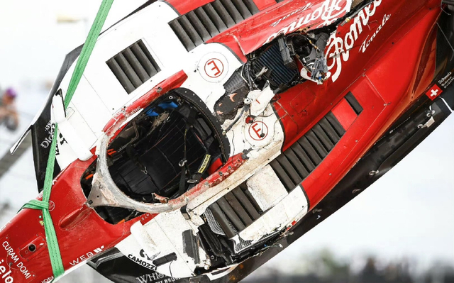 图集-2022F1英国站周冠宇遭遇撞车退赛