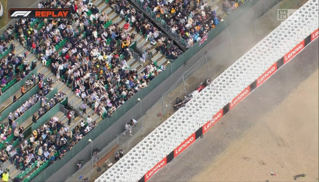 图集-2022F1英国站周冠宇遭遇撞车退赛