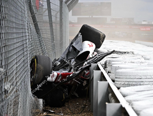 图集-2022F1英国站周冠宇遭遇撞车退赛