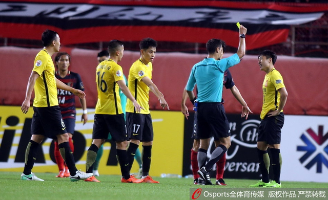 郑龙被出示黄牌