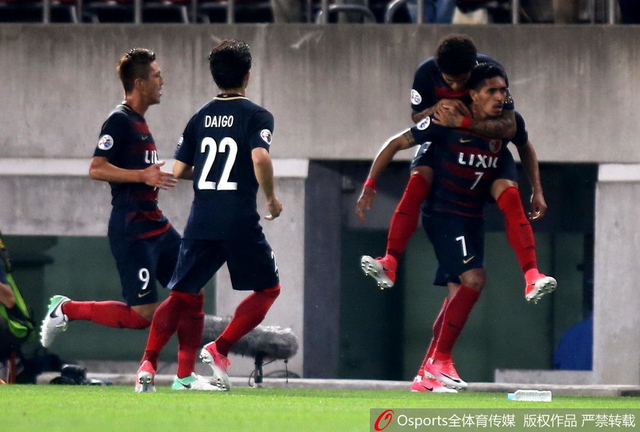 鹿岛鹿角庆祝破门