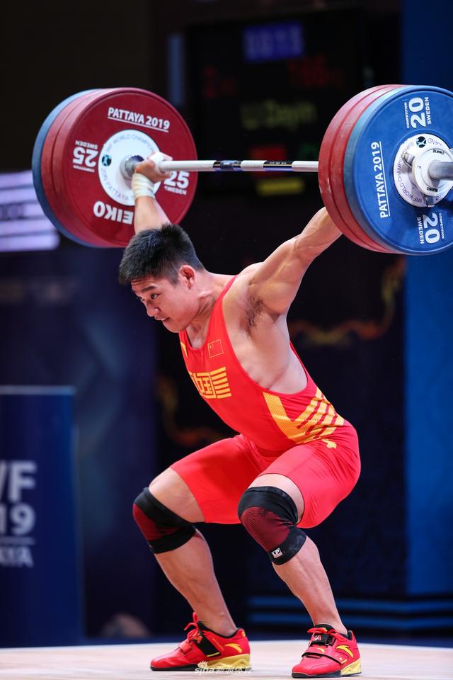 举重世锦赛男子81公斤级:中国选手摘金夺银