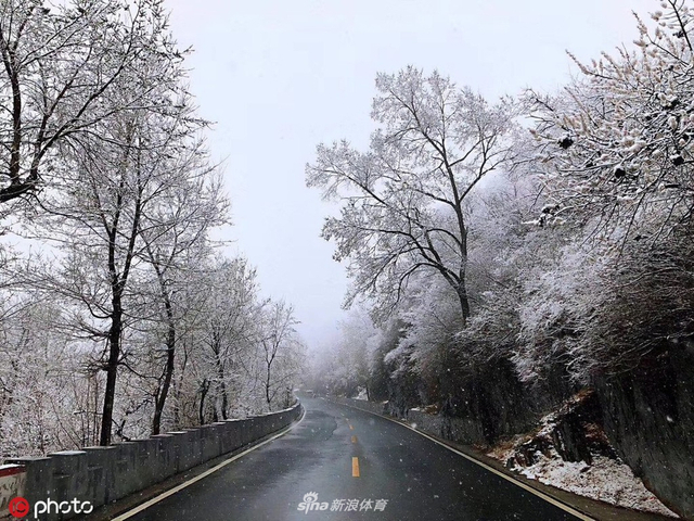 北京城内外雨雪交加景色美 山区一片银装素裹
