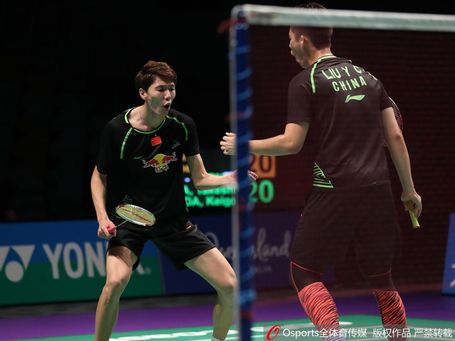 男双李俊慧/刘雨辰庆祝