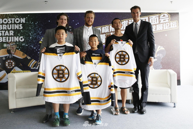 NHL波士顿棕熊冰球队球迷见面会举行