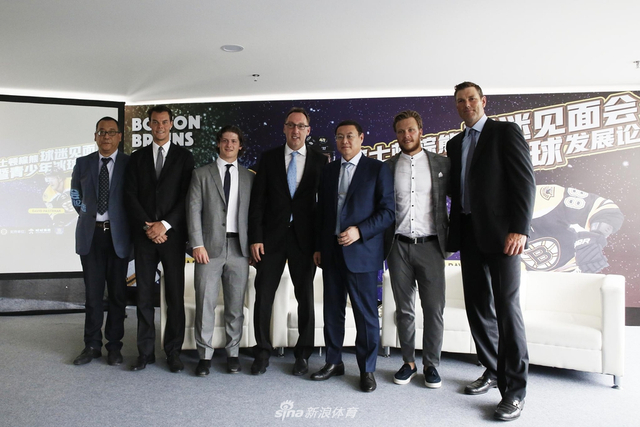 NHL波士顿棕熊冰球队球迷见面会举行