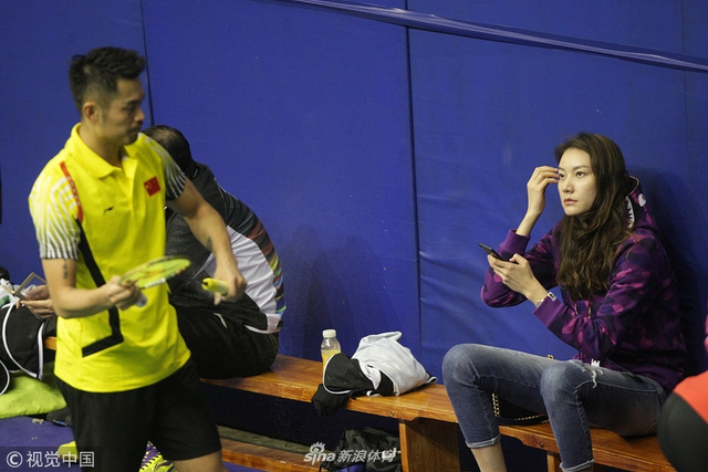 港羽赛林丹1-2石宇奇无缘四强 谢杏芳观战
