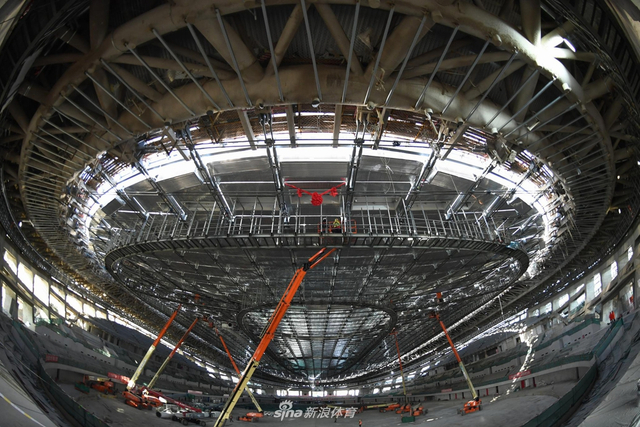 国家速滑馆正式封顶封围 “冰丝带”形象完整亮相