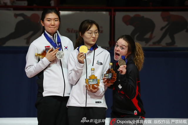 女子1500米前三搞怪