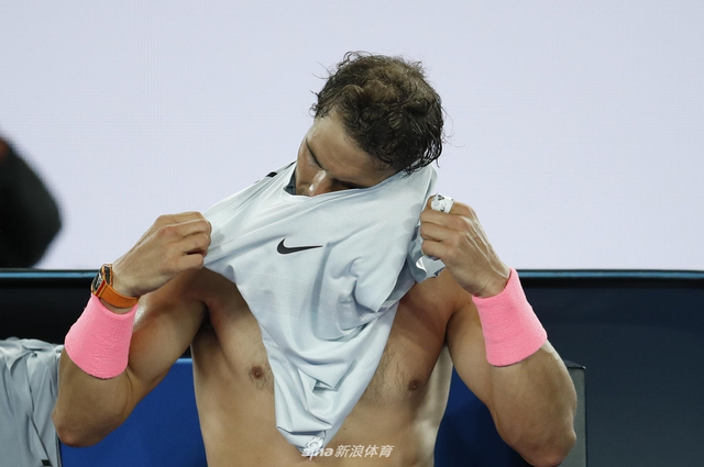 新浪直击澳网纳达尔因伤退赛