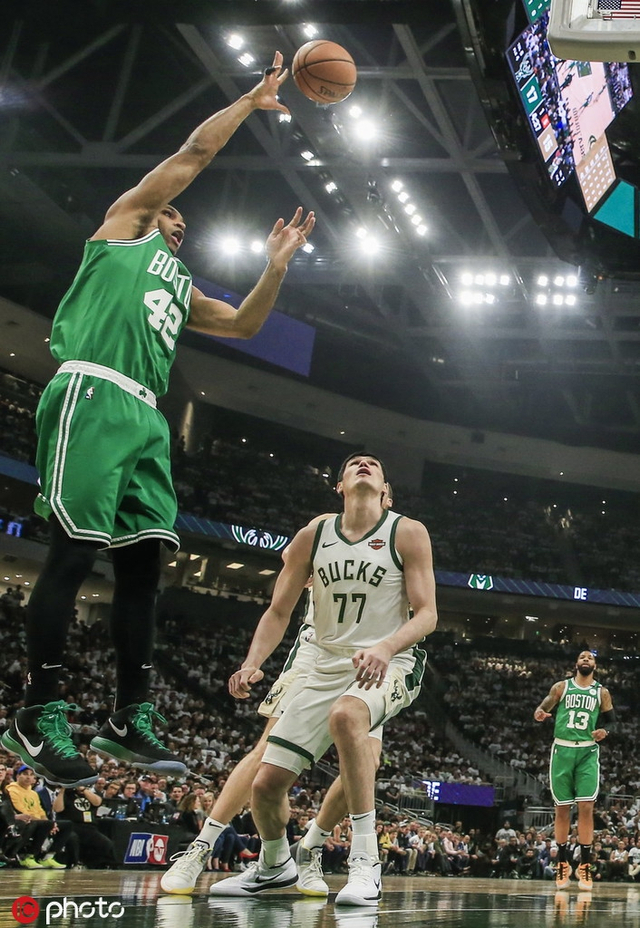 霍福德勾手投篮