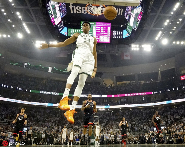 字母哥暴扣得手