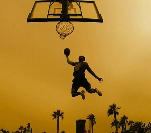 篮球晚霞背景图图片