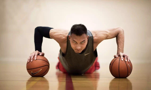 中国版字母哥进化之路!一组图看完易建联肌肉膨胀史