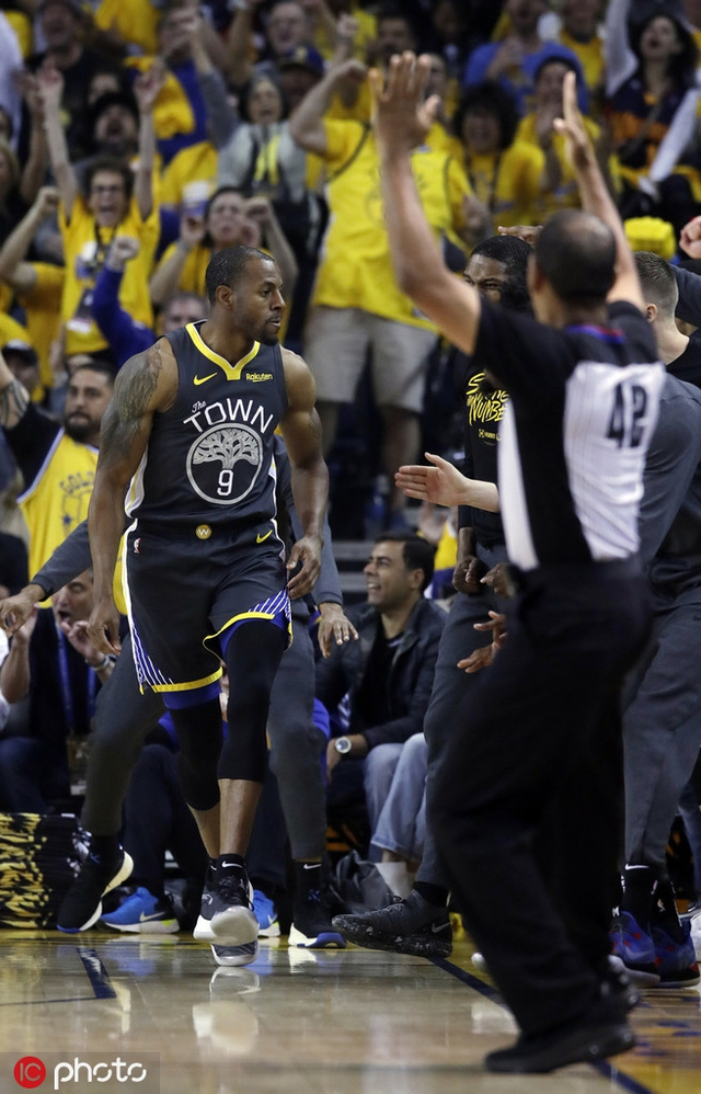 伊戈达拉庆祝进球