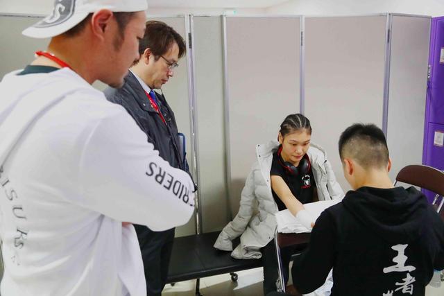 石丽萍挑战女子金腰带失利 新浪图片