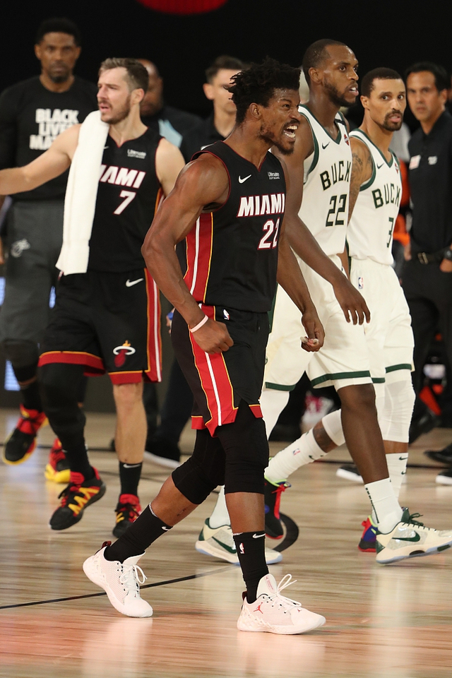 雄鹿NBA录像深度解析关键战役战术布局与球员配合细节